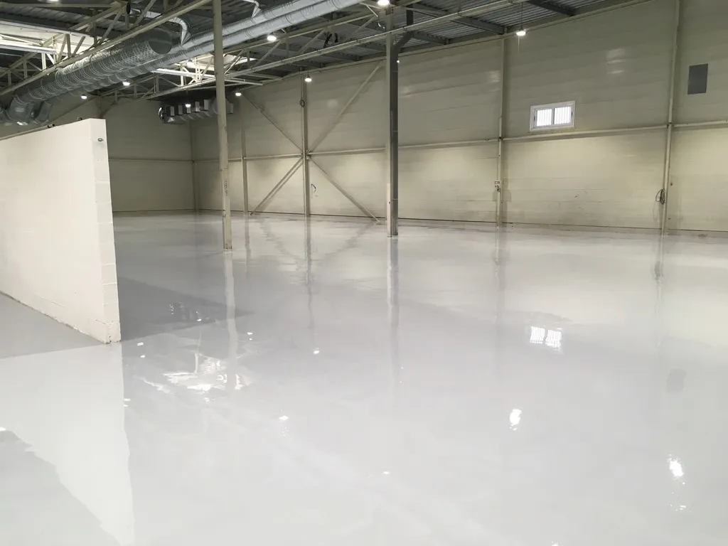 Entreprise spécialisée en résine de sol à Tours (37) – Application de revêtement en résine pour sols industriels et commerciaux, alliant résistance et esthétisme.