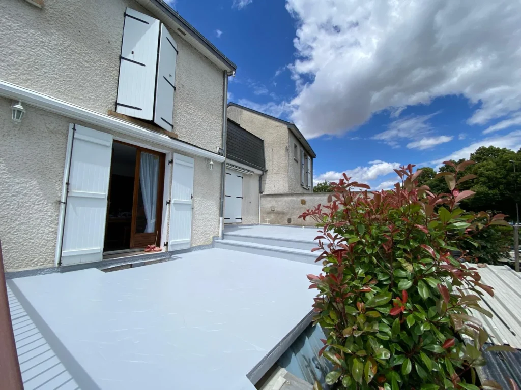 Application de résine d'étanchéité sur une terrasse extérieure - protection durable contre l'humidité