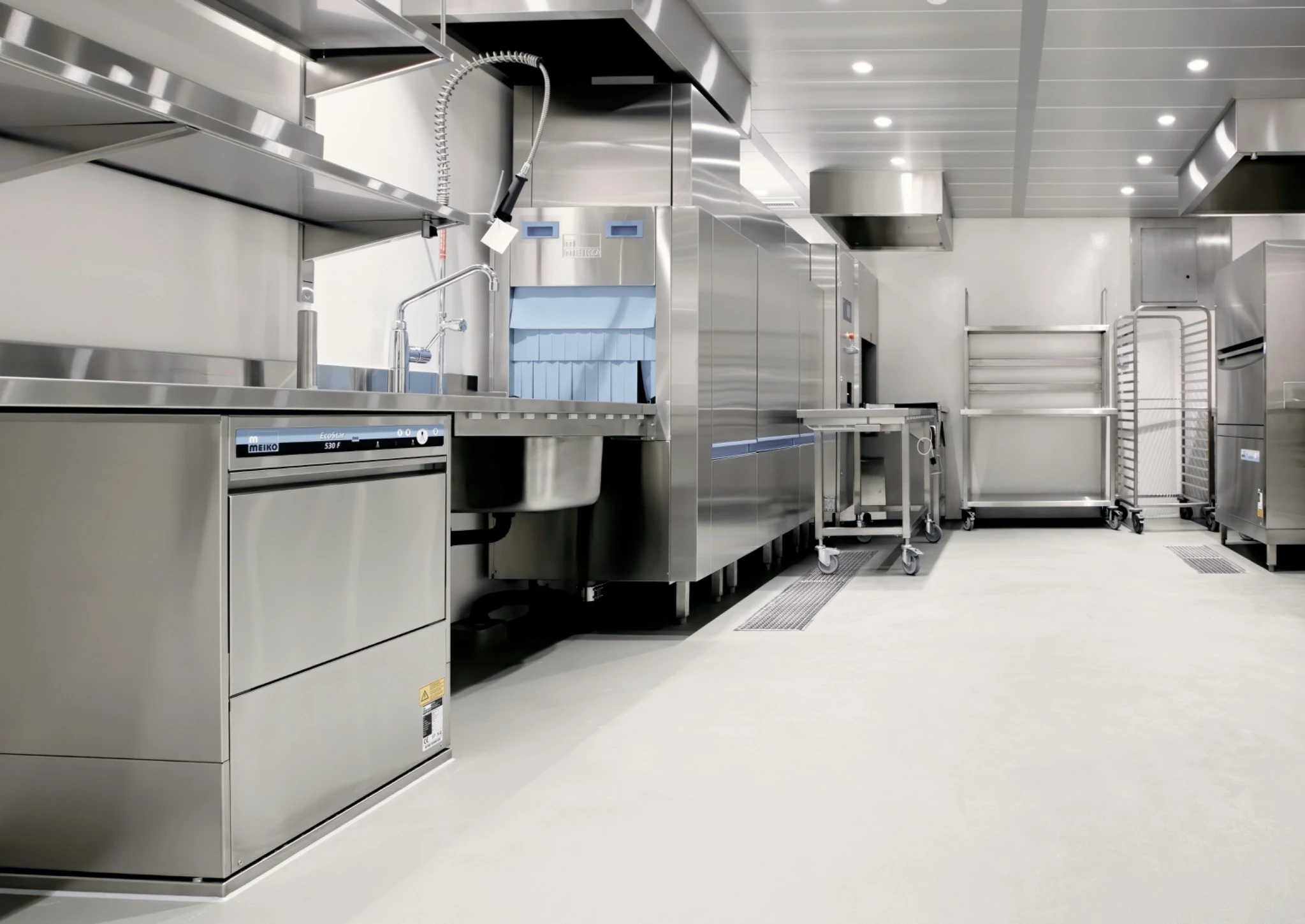 Sol en résine méthacrylate pour cuisine professionnelle - revêtement hygiénique et résistant.